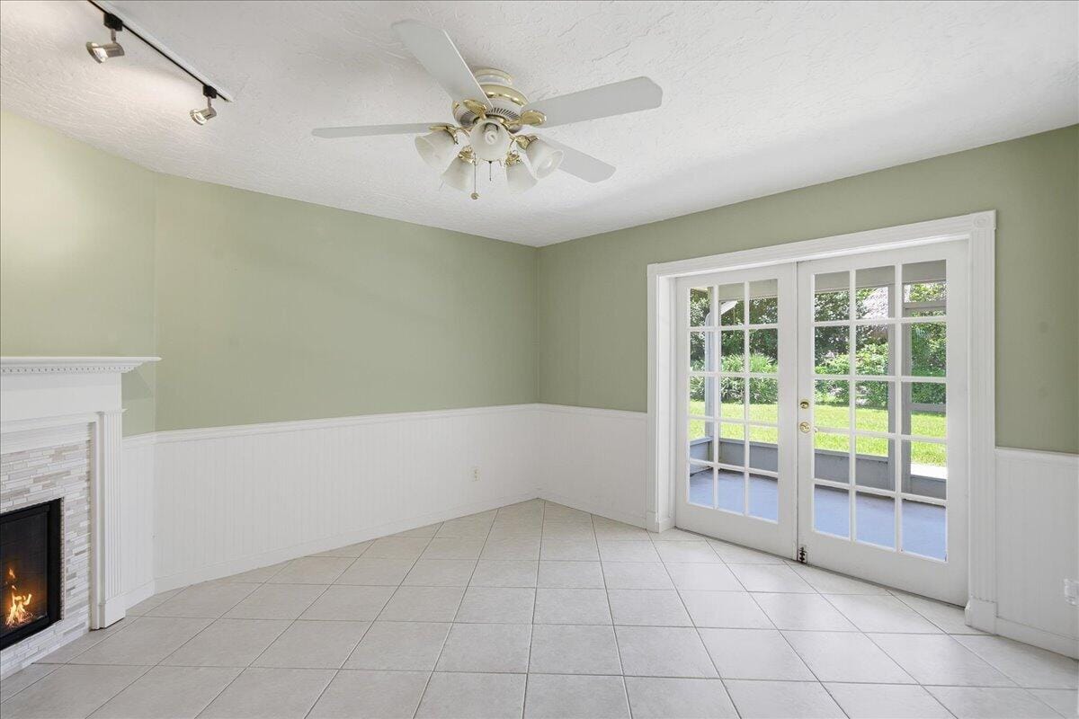 681 LAYPORT Drive — photo 11
