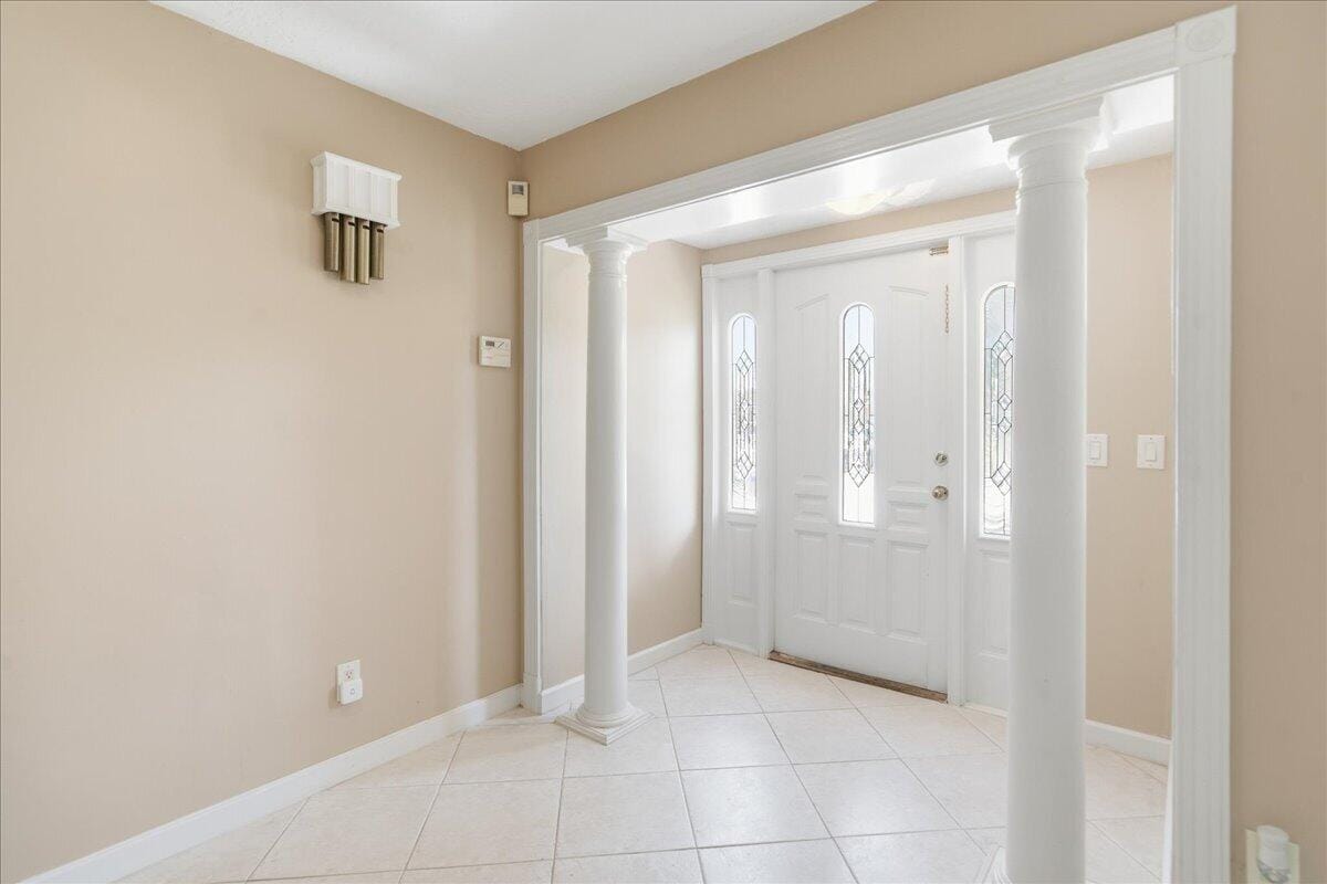 681 LAYPORT Drive — photo 4