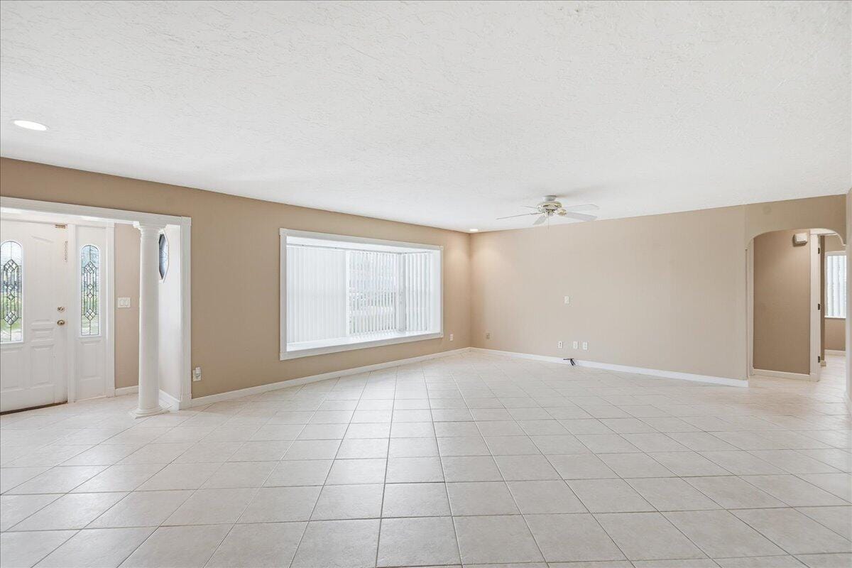 681 LAYPORT Drive — photo 5