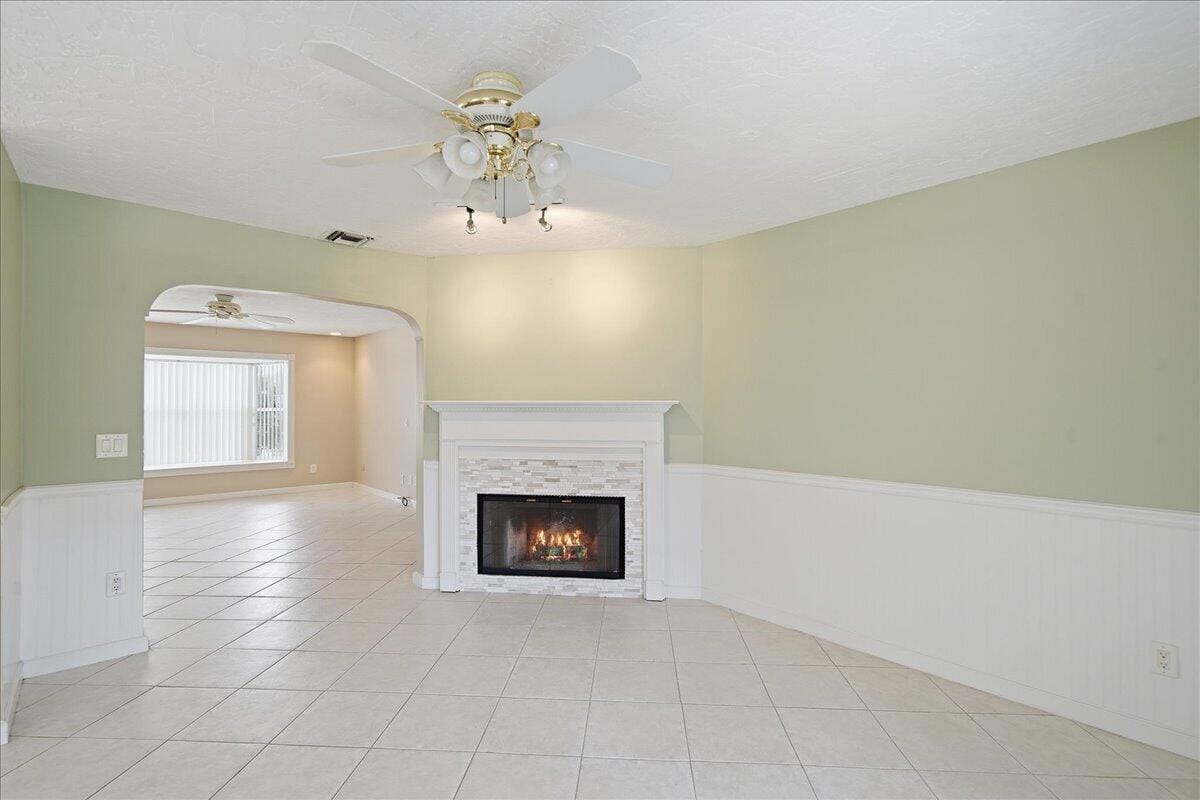 681 LAYPORT Drive — photo 10