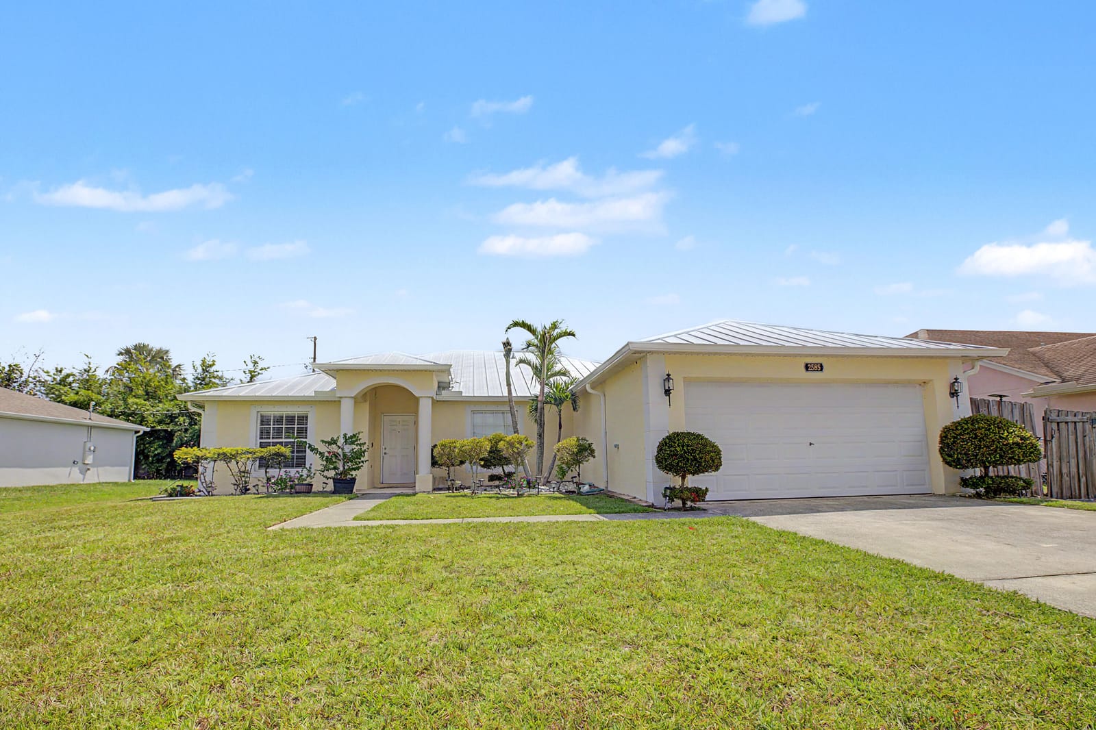 2585 SE LAKEWOOD Street, Port St. Lucie, FL 34952