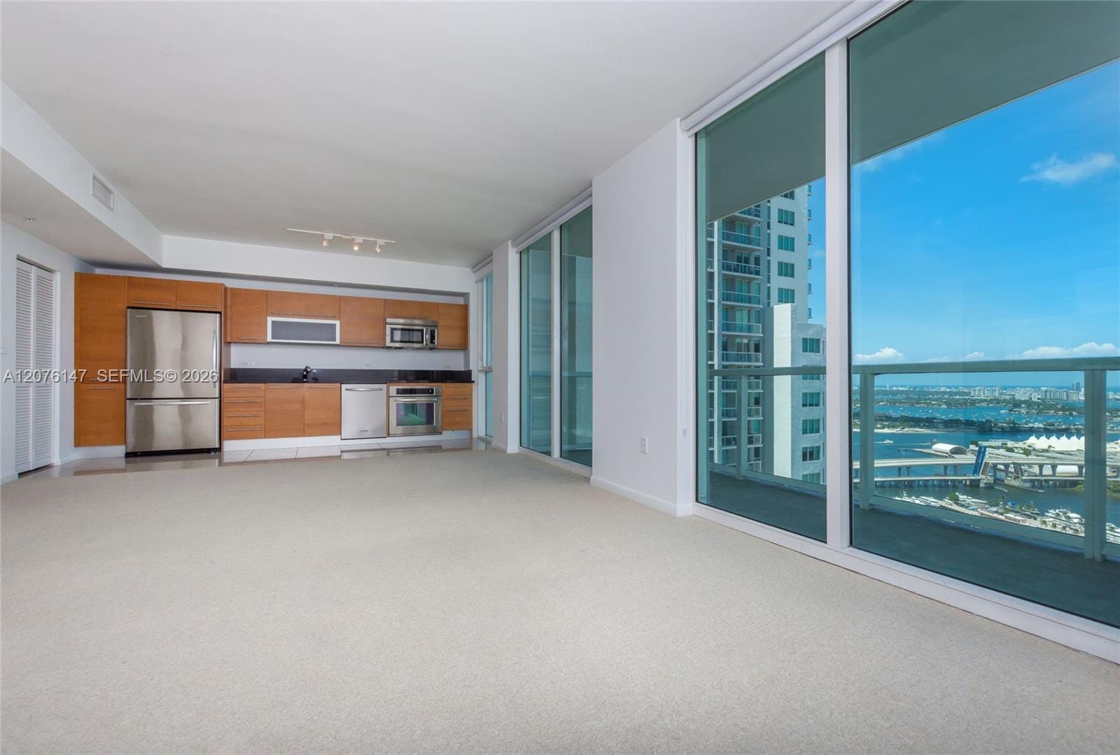 253 NE 2nd Street 3805, Miami, FL 33132 photo 2