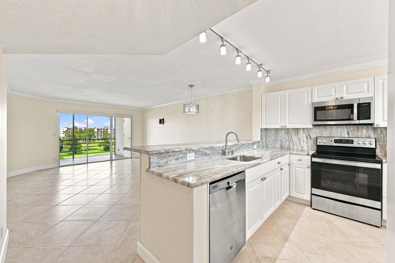 3661 Via Poinciana 513 — photo 3