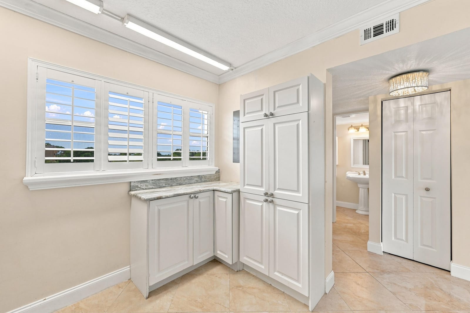 3661 Via Poinciana 513 — photo 4