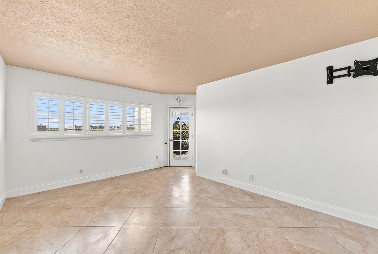 3661 Via Poinciana 513 — photo 9