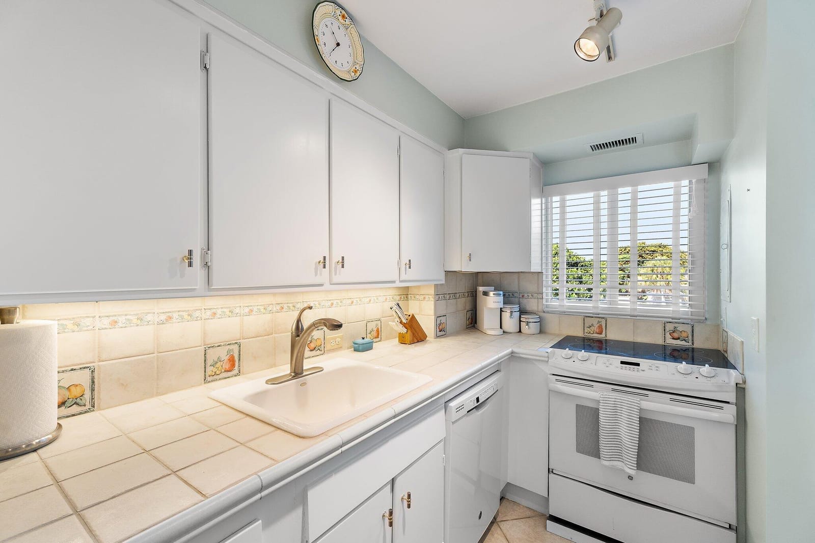 33 S Ocean Avenue 206, Palm Beach Shores, FL 33404 photo 2