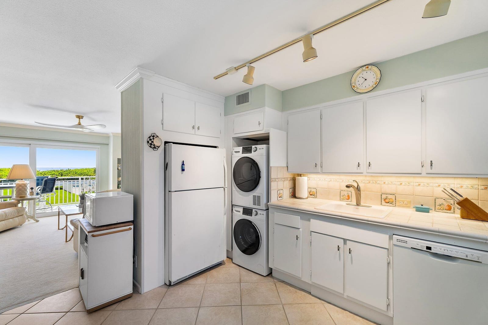 33 S Ocean Avenue 206, Palm Beach Shores, FL 33404 photo 4
