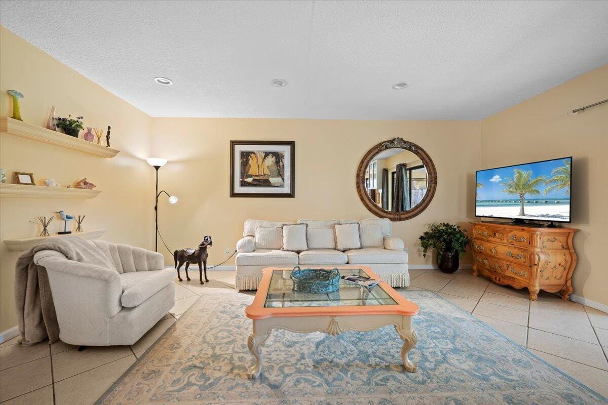 1419 Riverside Circle — photo 6