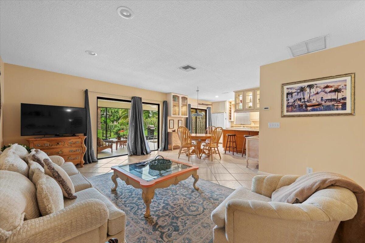 1419 Riverside Circle — photo 10