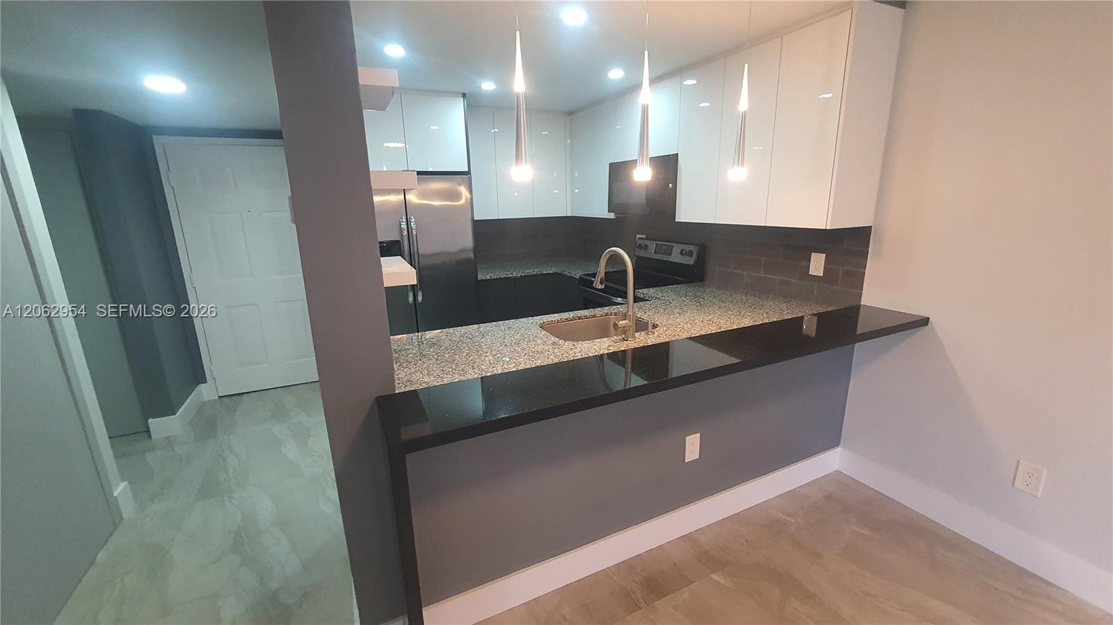 9935 Nob Hill Court 9935 — photo 2