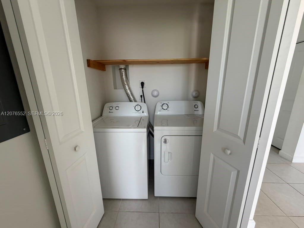 519 NE 208th Terrace, Miami, FL 33179 photo 2