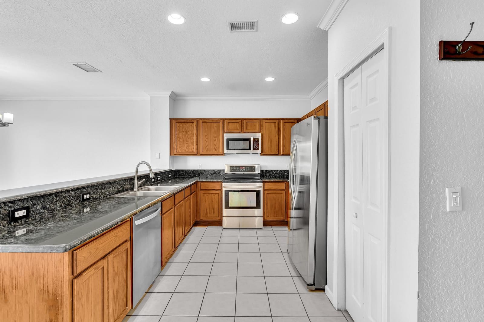 3028 N EVERGREEN Circle, Boynton Beach, FL 33426 photo 2