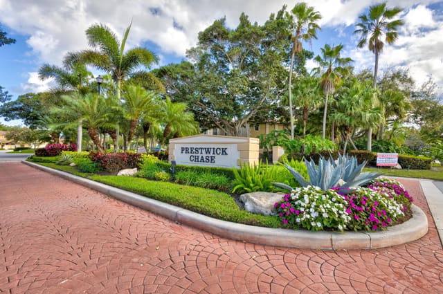 523 Prestwick Circle, Palm Beach Gardens, FL 33418