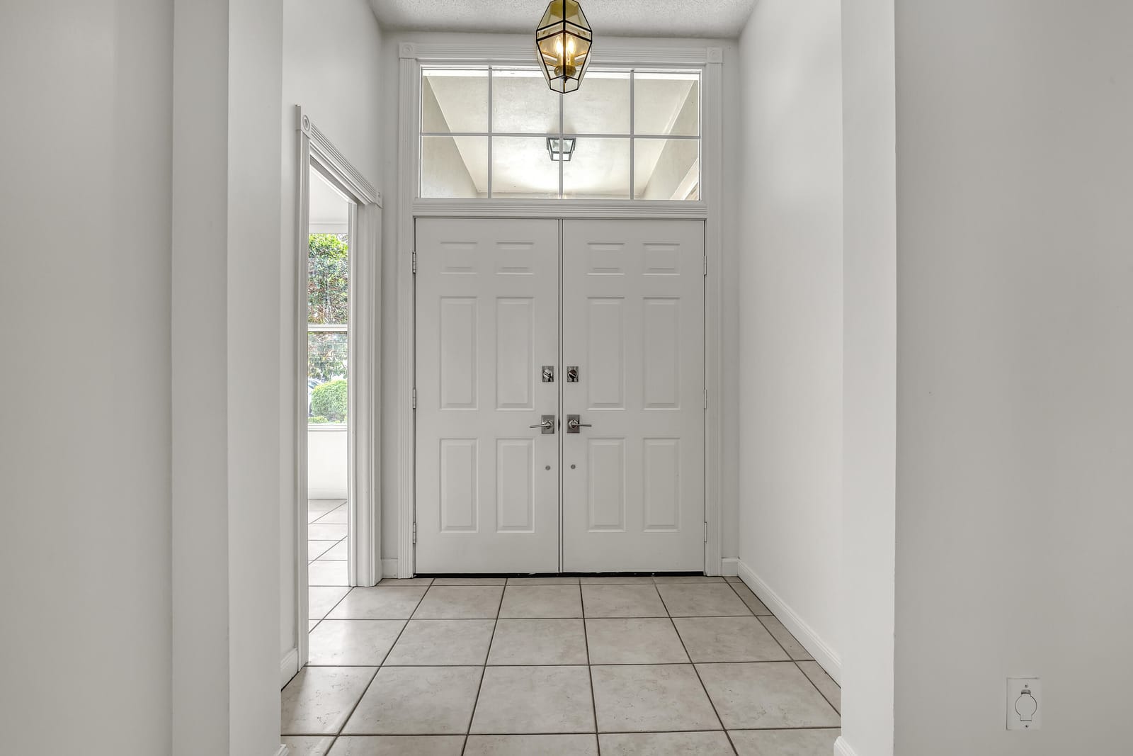 204 S HAMPTON Drive — photo 5
