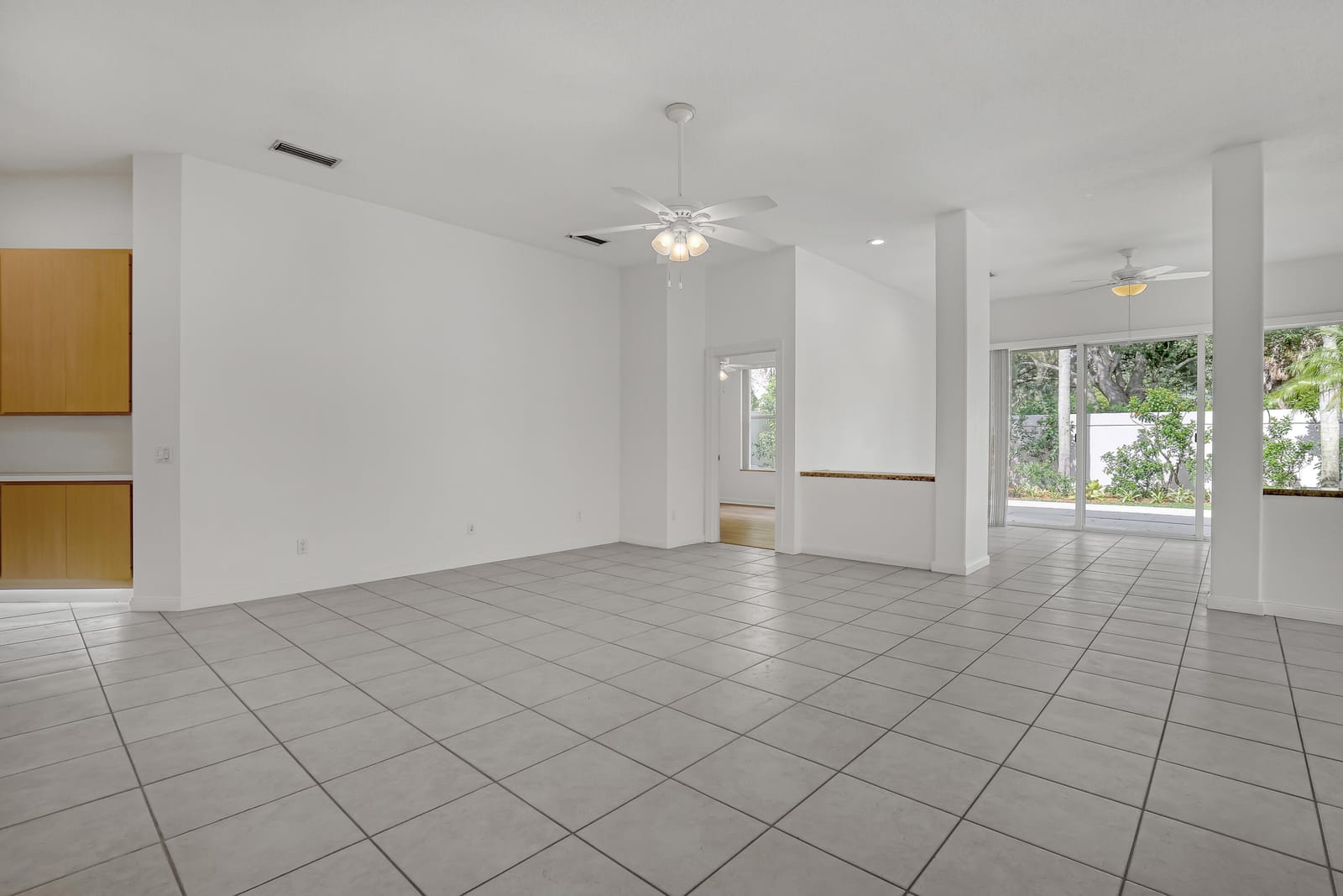 204 S HAMPTON Drive — photo 6
