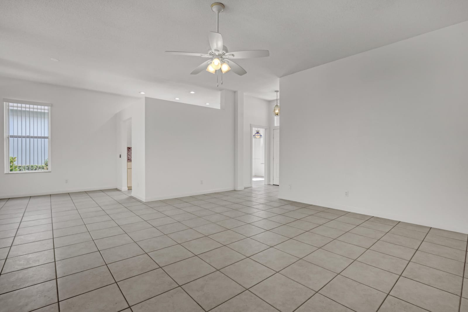 204 S HAMPTON Drive — photo 7