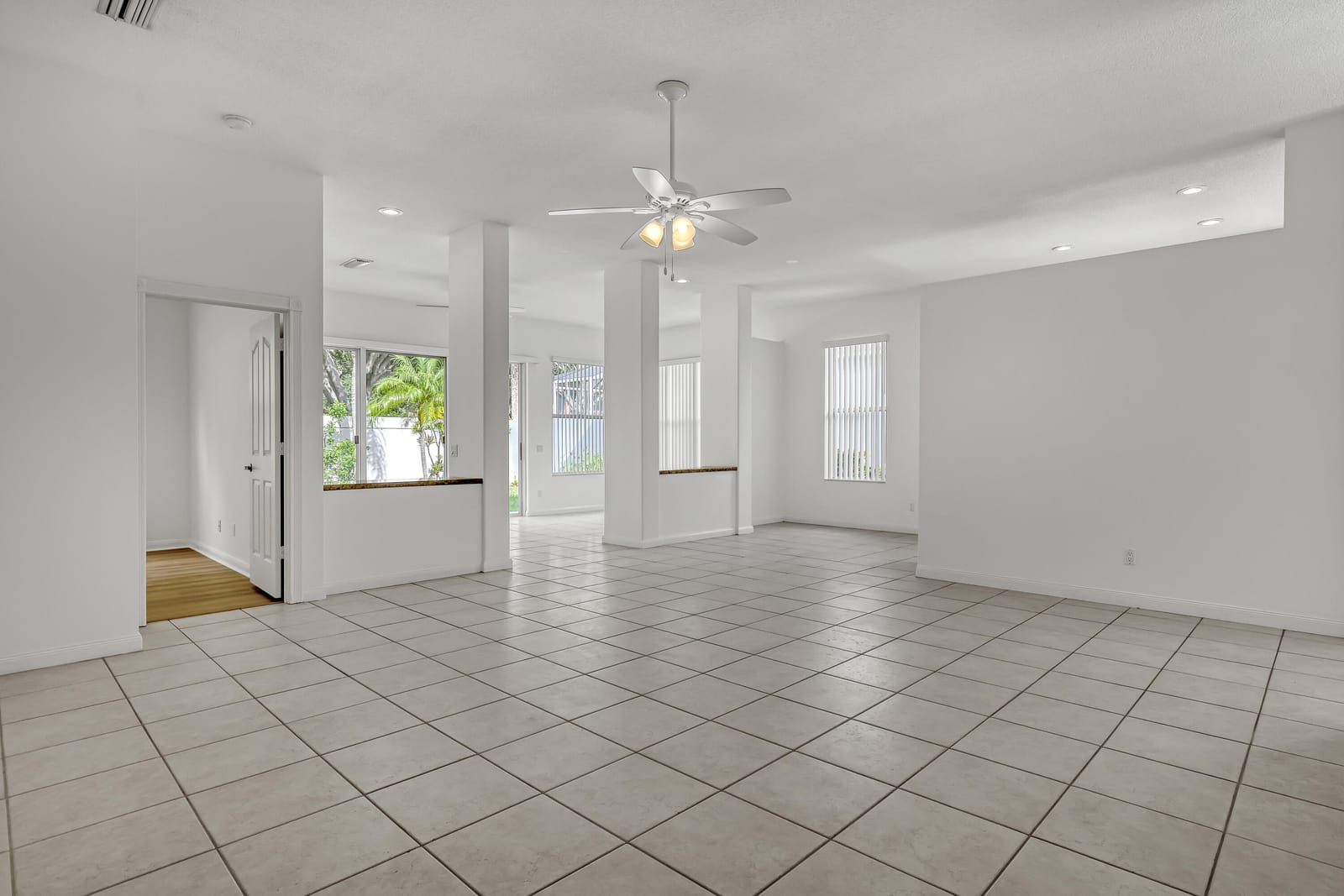 204 S HAMPTON Drive — photo 8