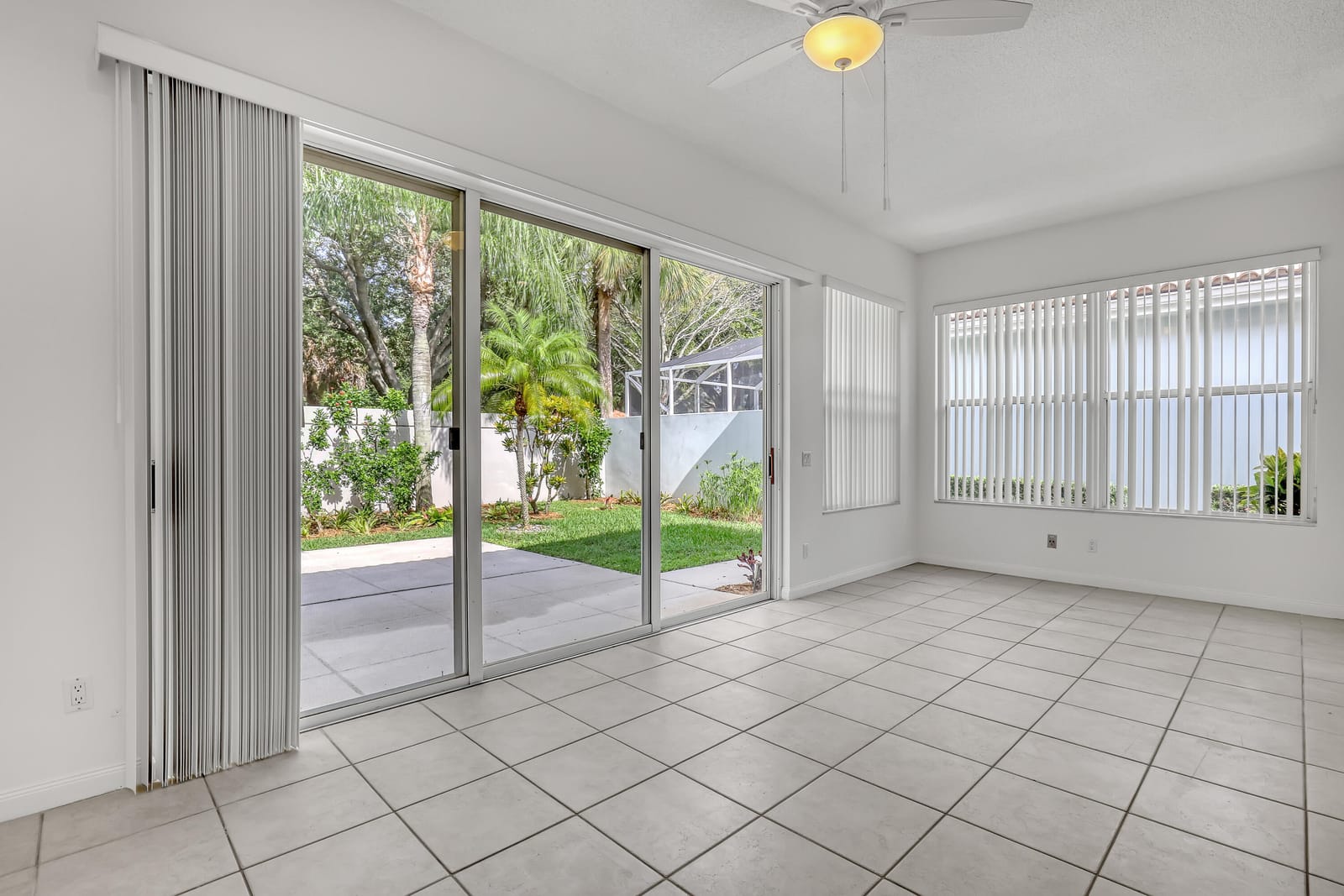 204 S HAMPTON Drive — photo 9