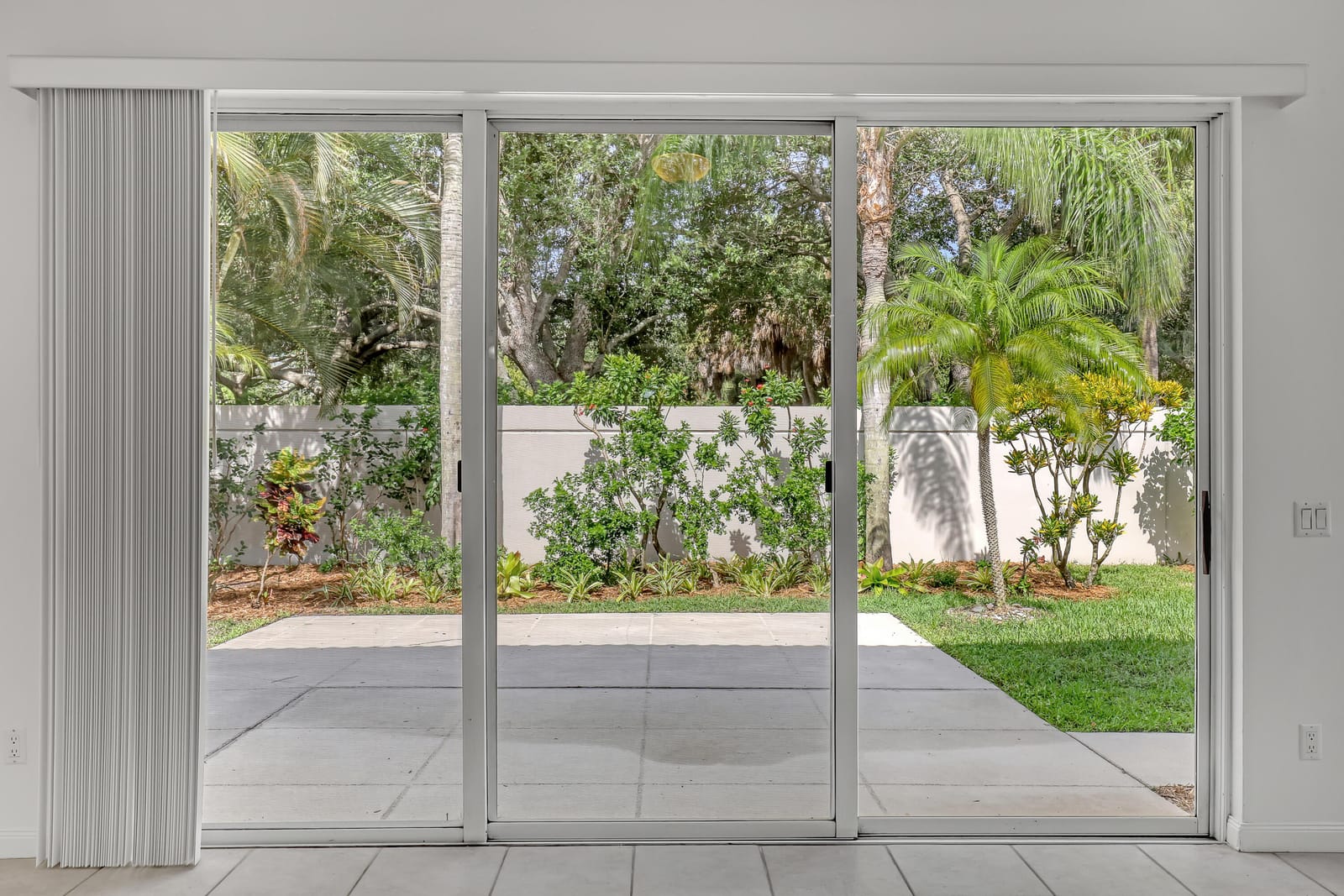 204 S HAMPTON Drive — photo 10