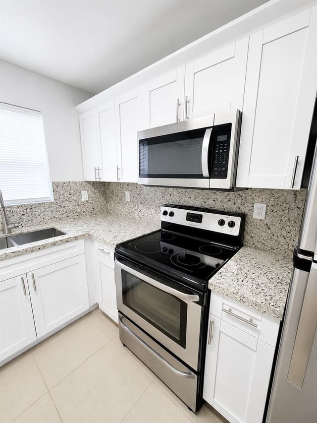 1723 Wiley Street N, Hollywood, FL 33020