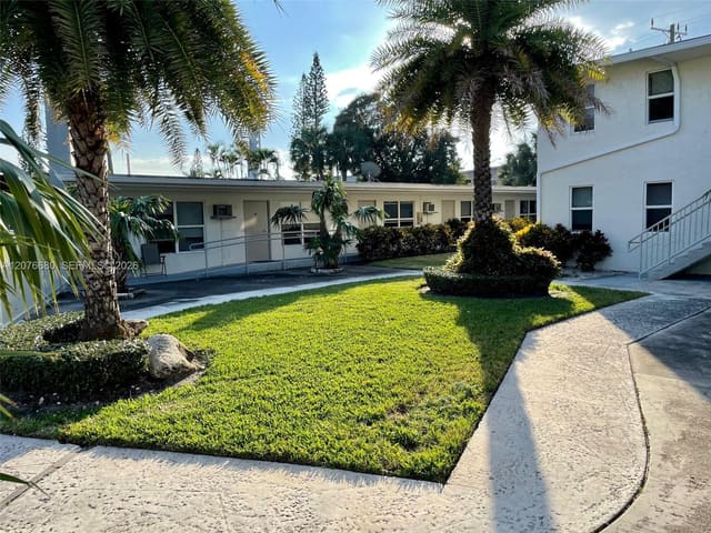 1077 SE 22nd Avenue N8, Pompano Beach, FL 33062