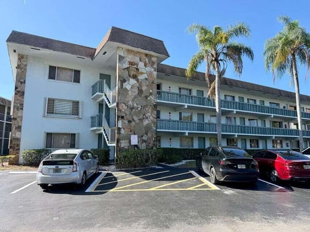2000 Springdale Boulevard 102, Palm Springs, FL 33461