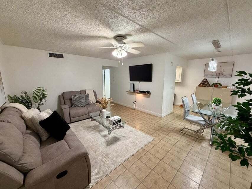 2000 Springdale Boulevard 102, Palm Springs, FL 33461 photo 10