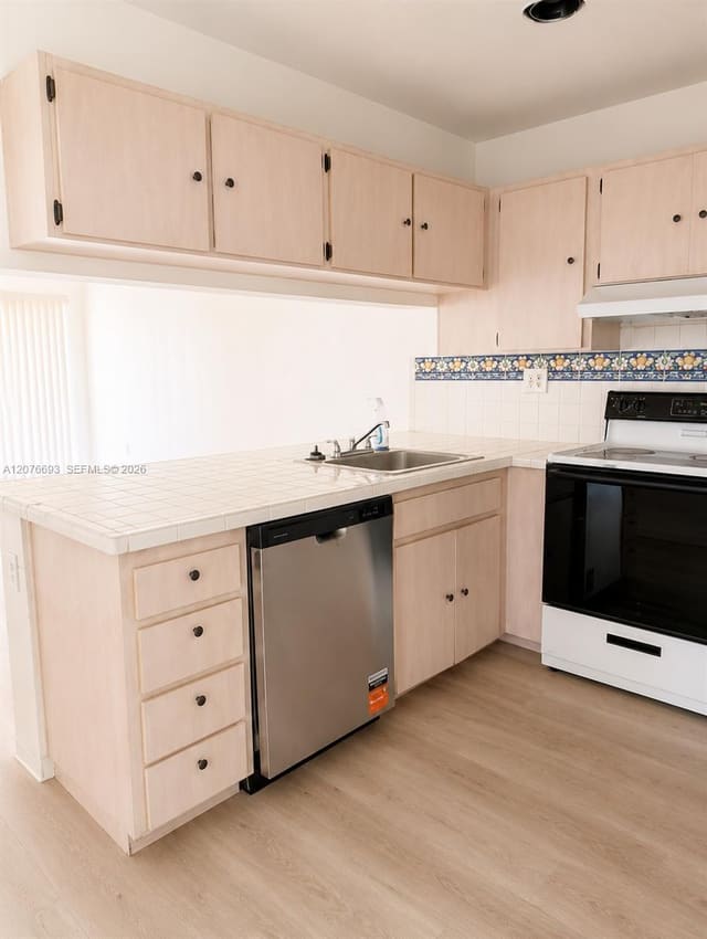 15401 SW 81st Cir Lane 16, Miami, FL 33193