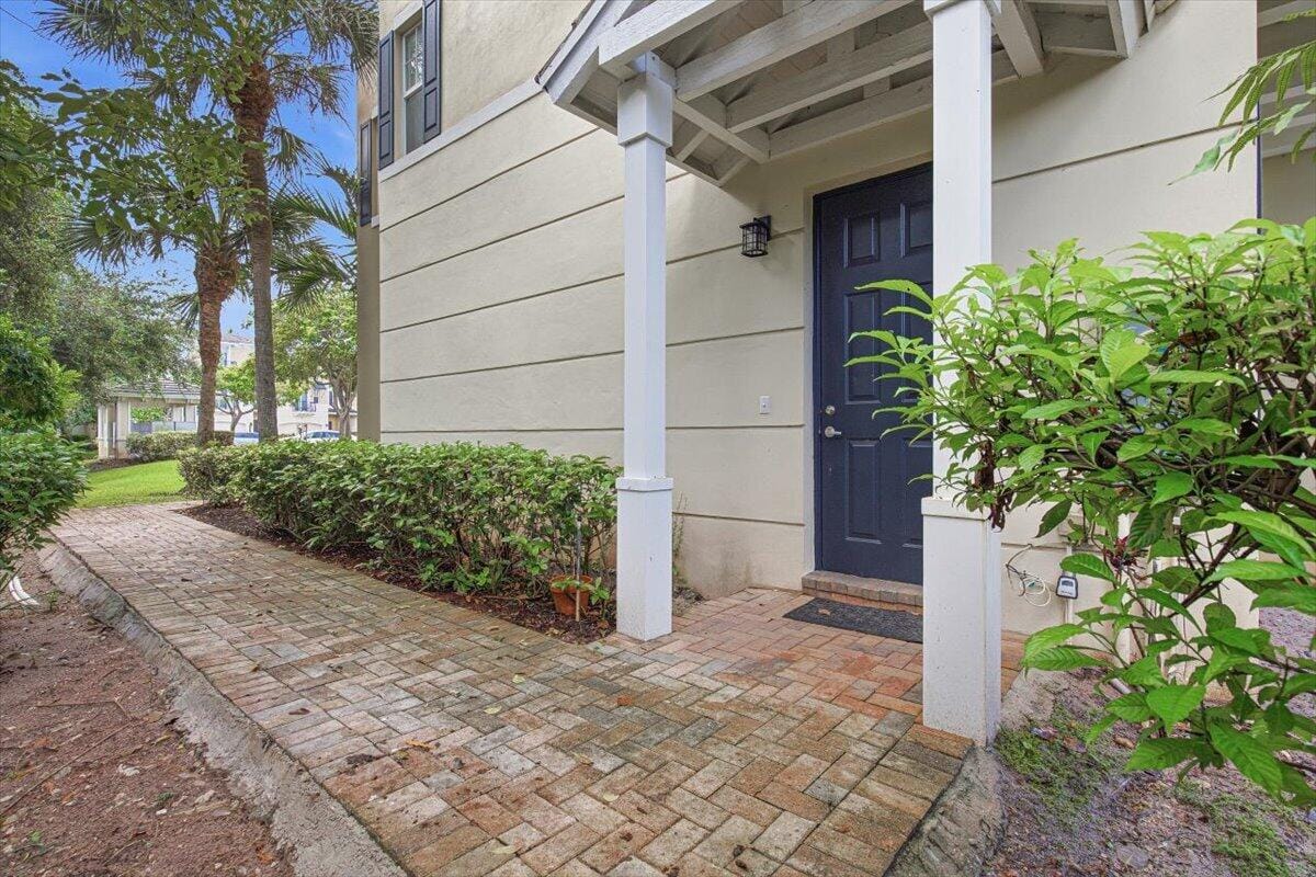 520 NW 39TH Circle, Boca Raton, FL 33431