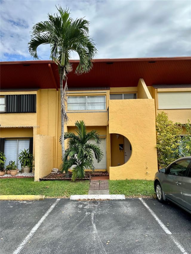 13705 SW 84th Street F, Miami, FL 33183