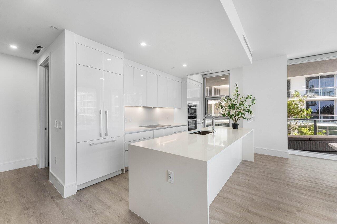 220 LAKE SHORE Drive 702, Lake Park, FL 33403