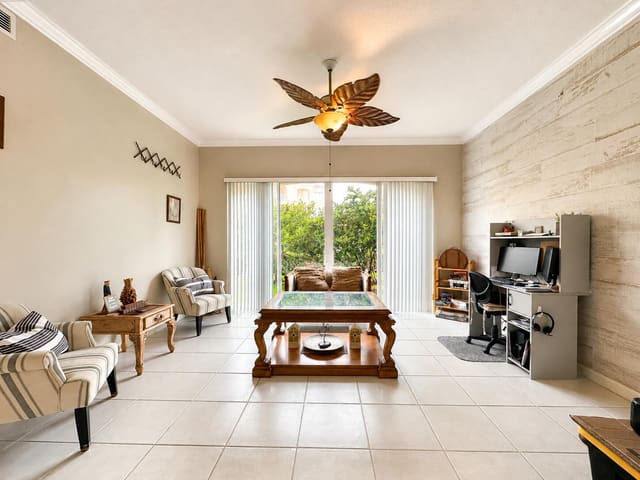 37 HARBOUR ISLE Drive E 101, Fort Pierce, FL 34949