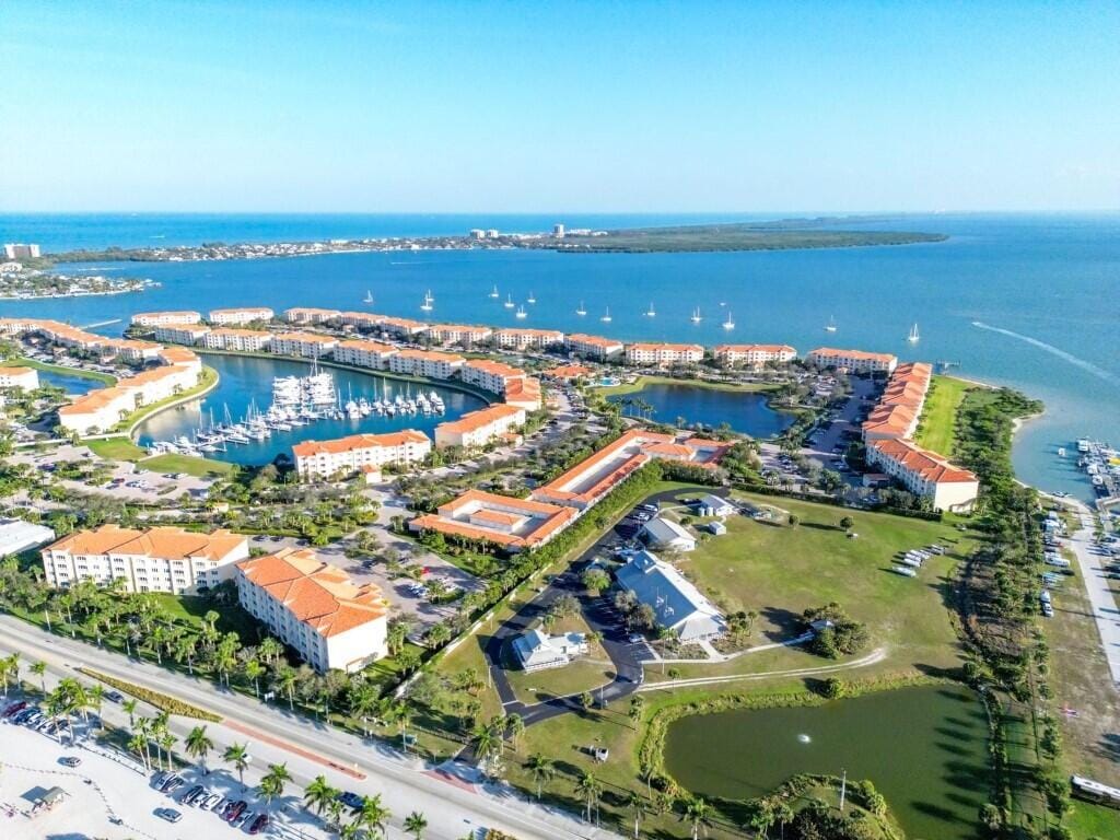 37 HARBOUR ISLE Drive E 101, Fort Pierce, FL 34949 photo 10