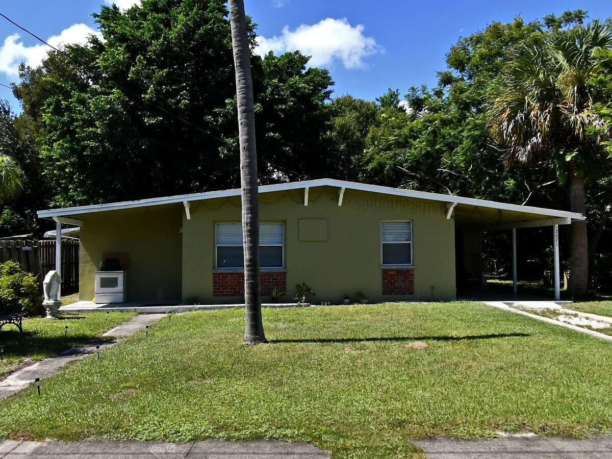 2021 HILLS Court, Fort Pierce, FL 34950