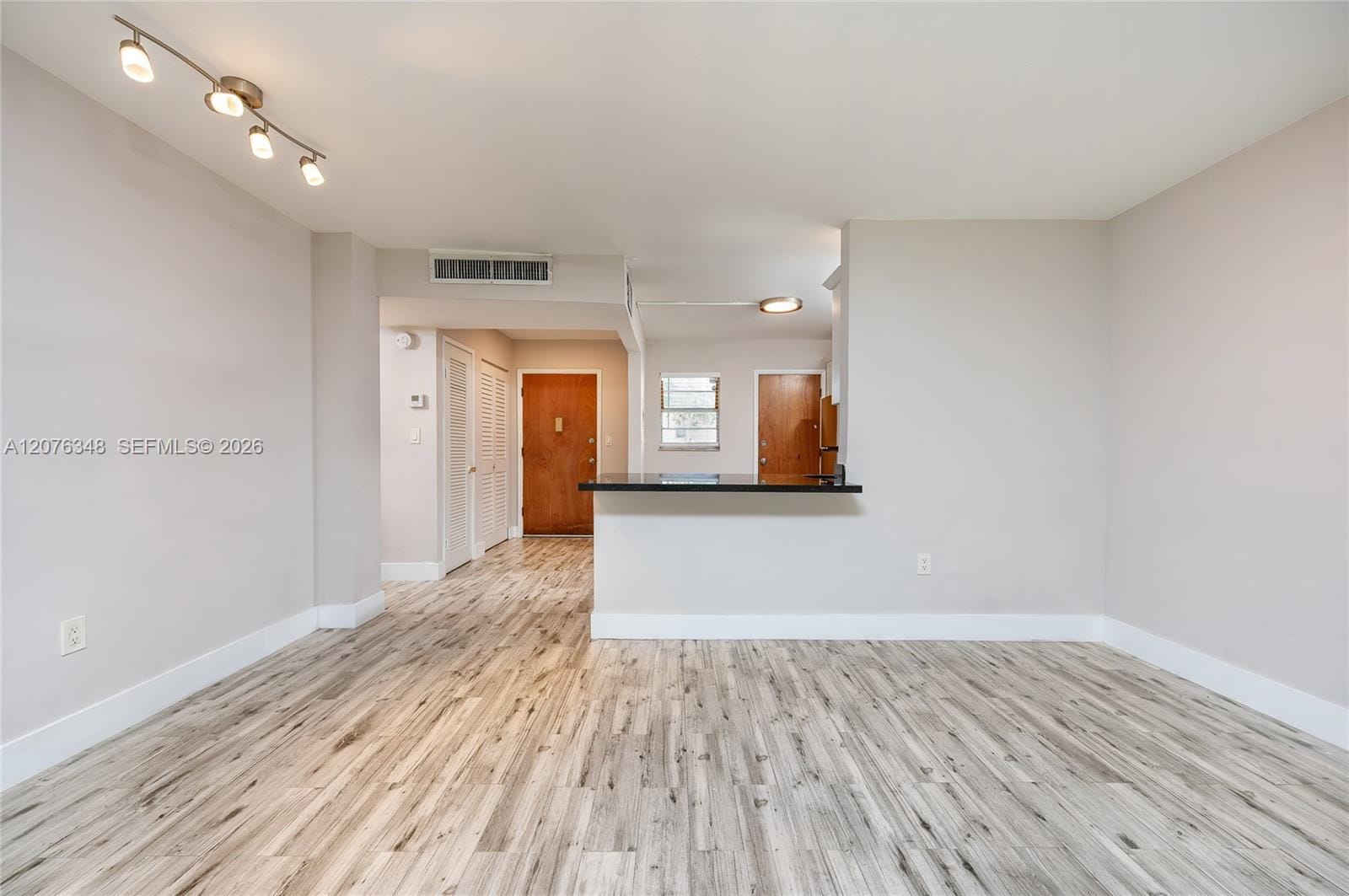 1690 NE 191st Street 115-1, Miami, FL 33179 photo 2