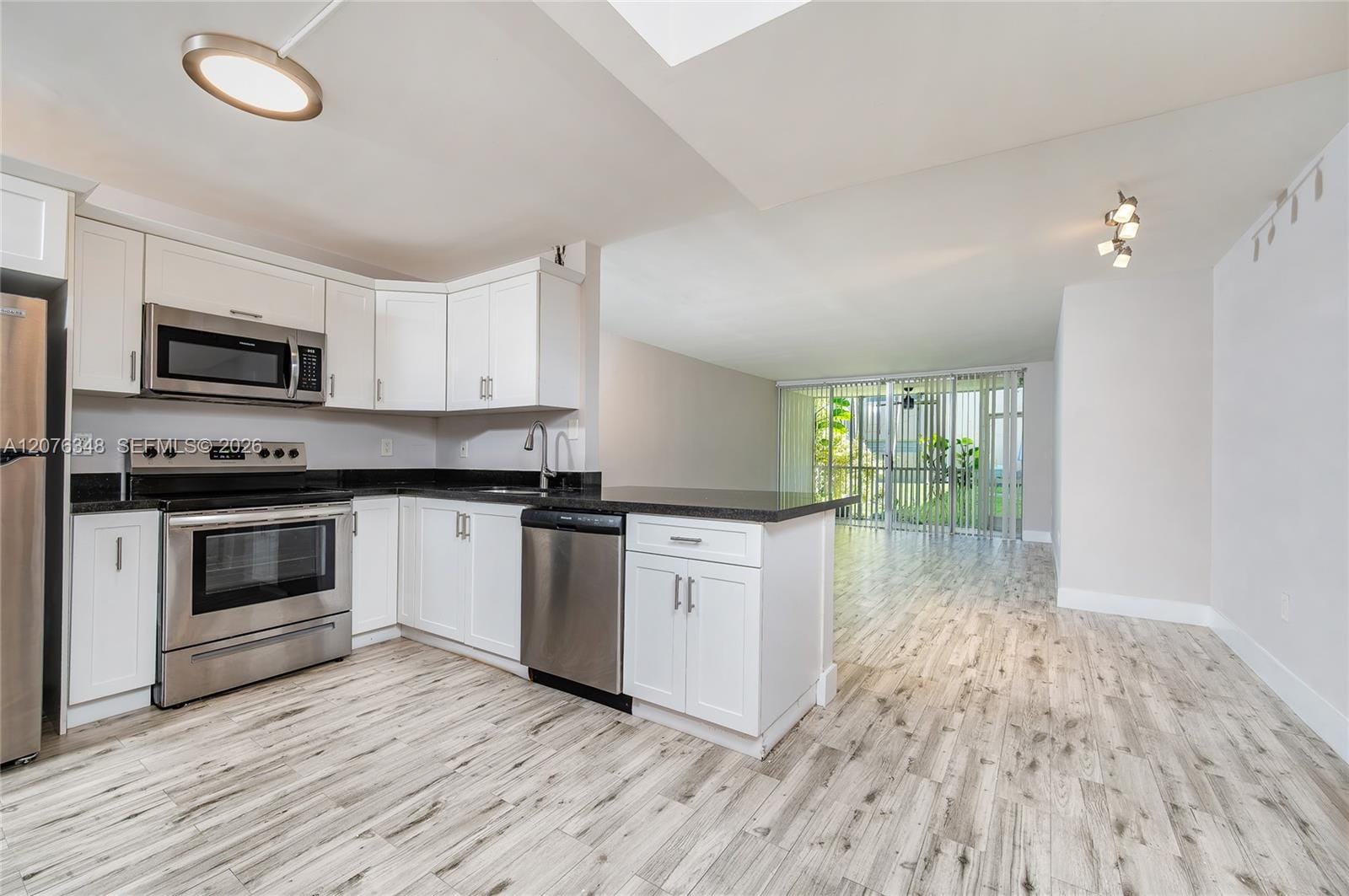 1690 NE 191st Street 115-1, Miami, FL 33179 photo 4