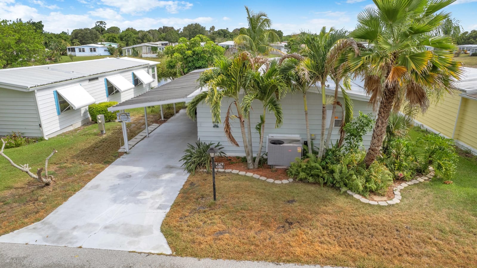 360 NE Jade Circle, Jensen Beach, FL 34957 photo 2