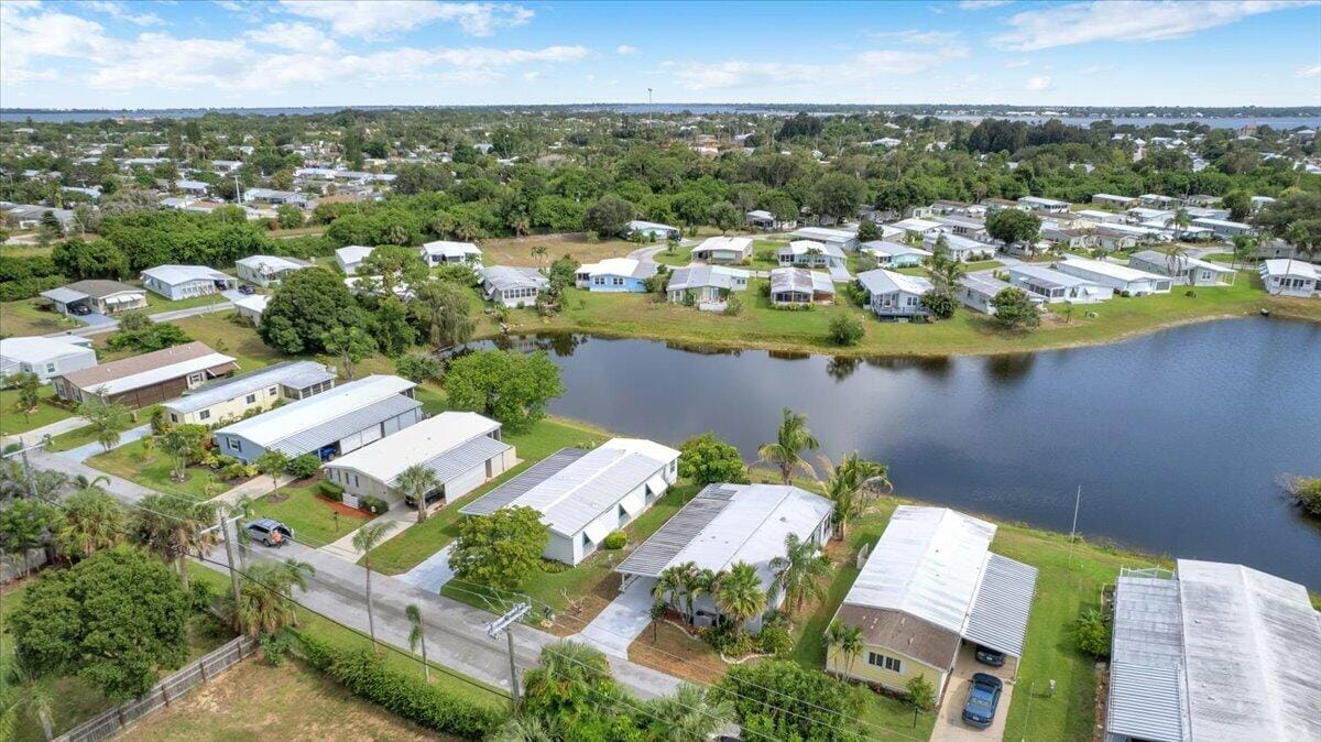 360 NE Jade Circle, Jensen Beach, FL 34957 photo 3