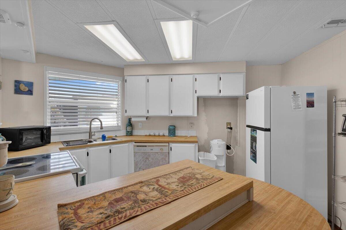 360 NE Jade Circle, Jensen Beach, FL 34957 photo 27