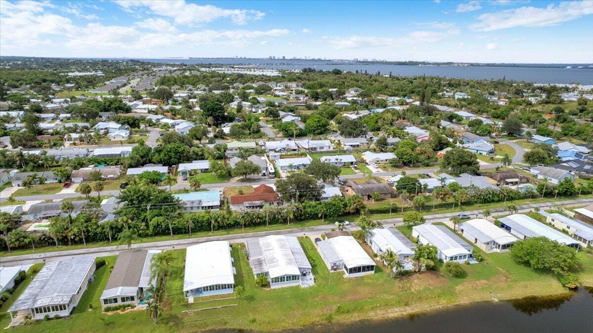 360 NE Jade Circle, Jensen Beach, FL 34957 photo 8