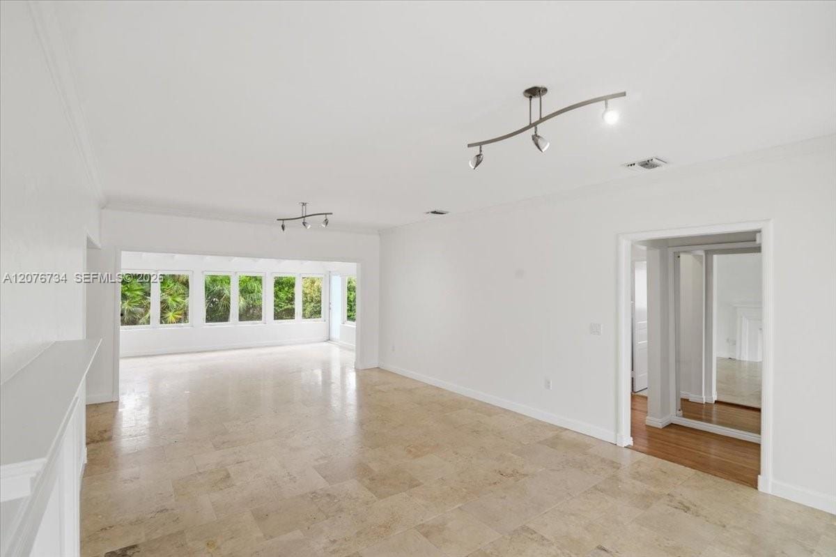 8975 Froude Avenue — photo 4