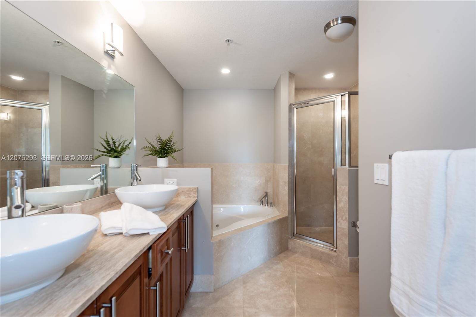 1650 Galiano Street 408 — photo 10