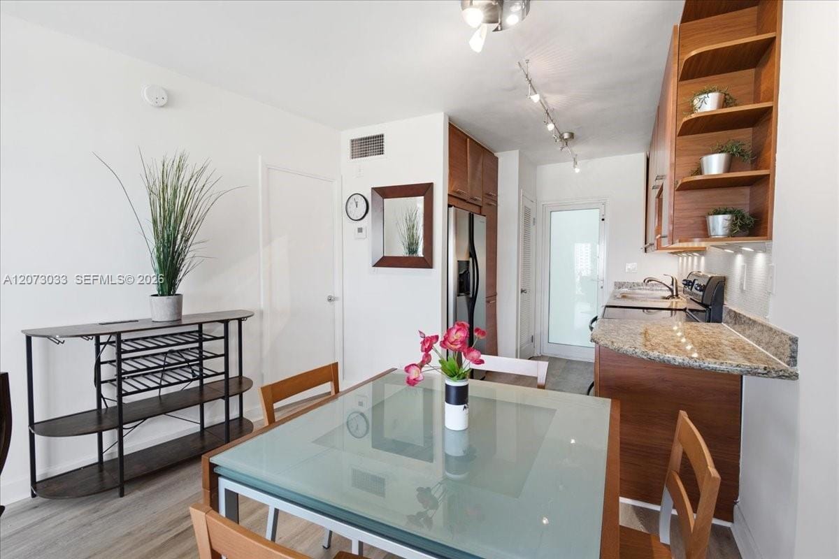 3250 NE 28th Street 806 — photo 5