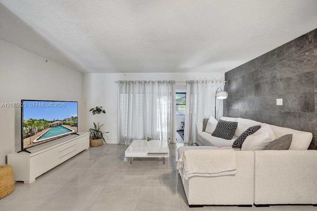 3000 NW 5th Terrace 112, Pompano Beach, FL 33064