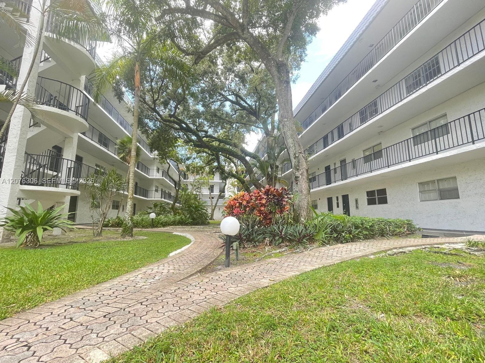 3280 Spanish Moss Terrace 103 — photo 2