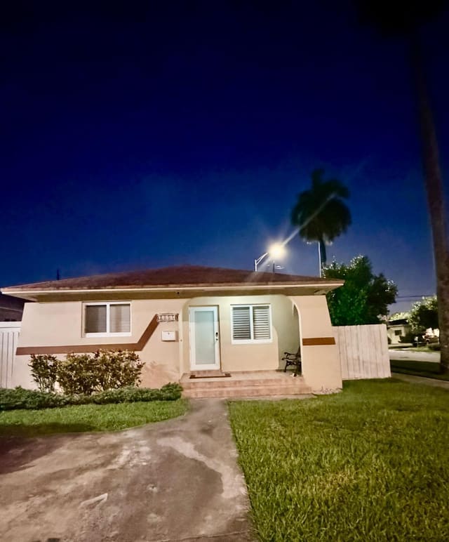1092 W 32nd Street, West Hialeah Heights, Hialeah, FL