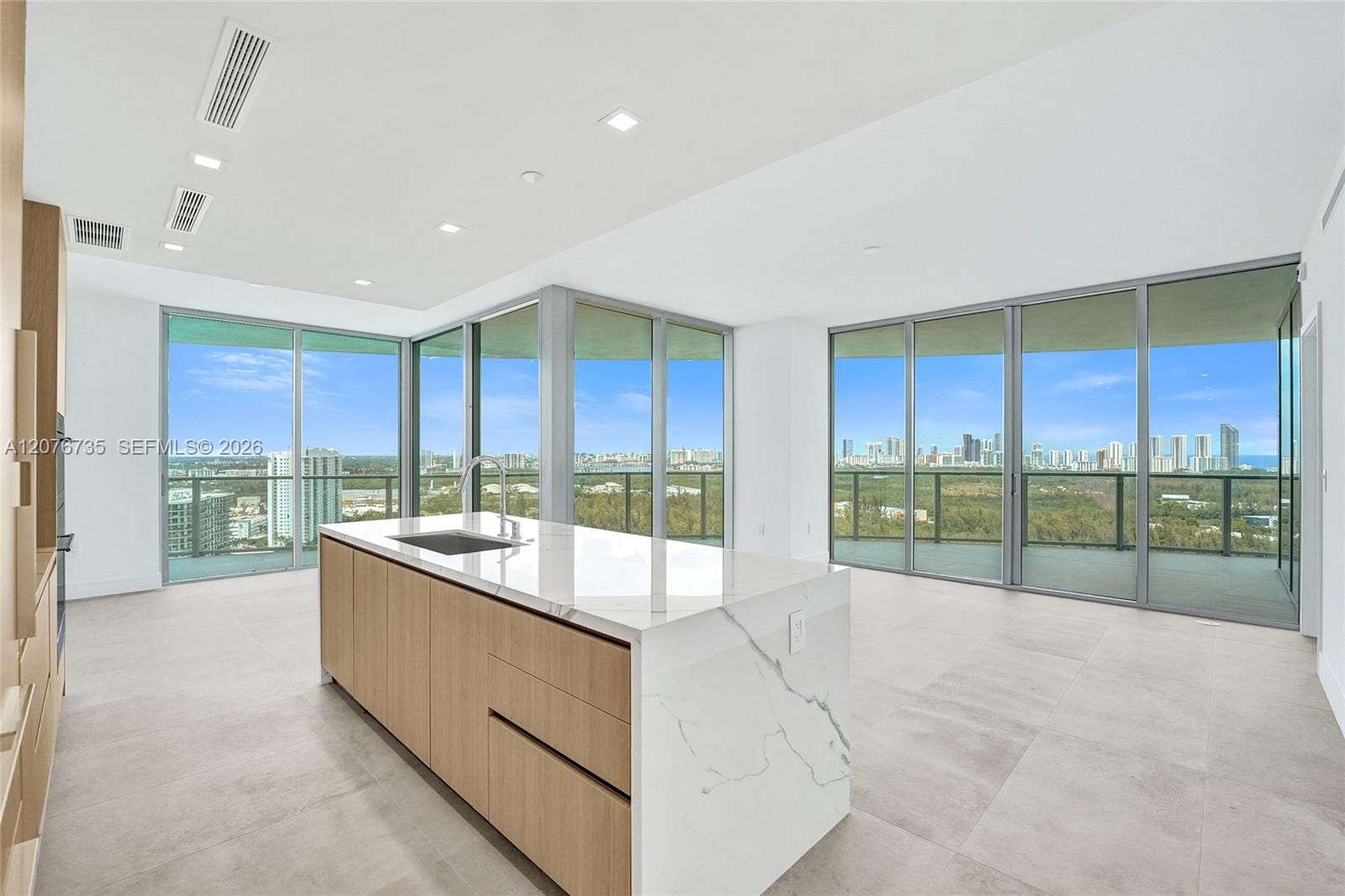 2411 Laguna Circle 2511 — photo 2