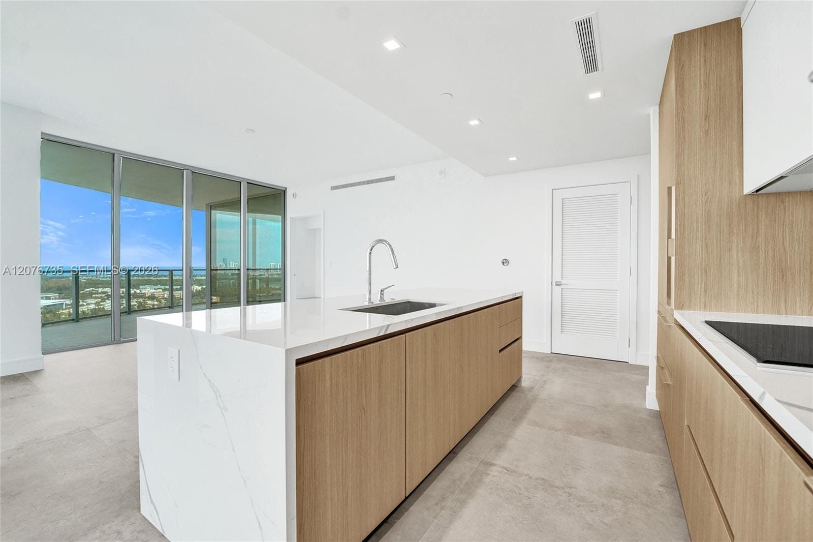 2411 Laguna Circle 2511, North Miami, FL 33181 photo 16