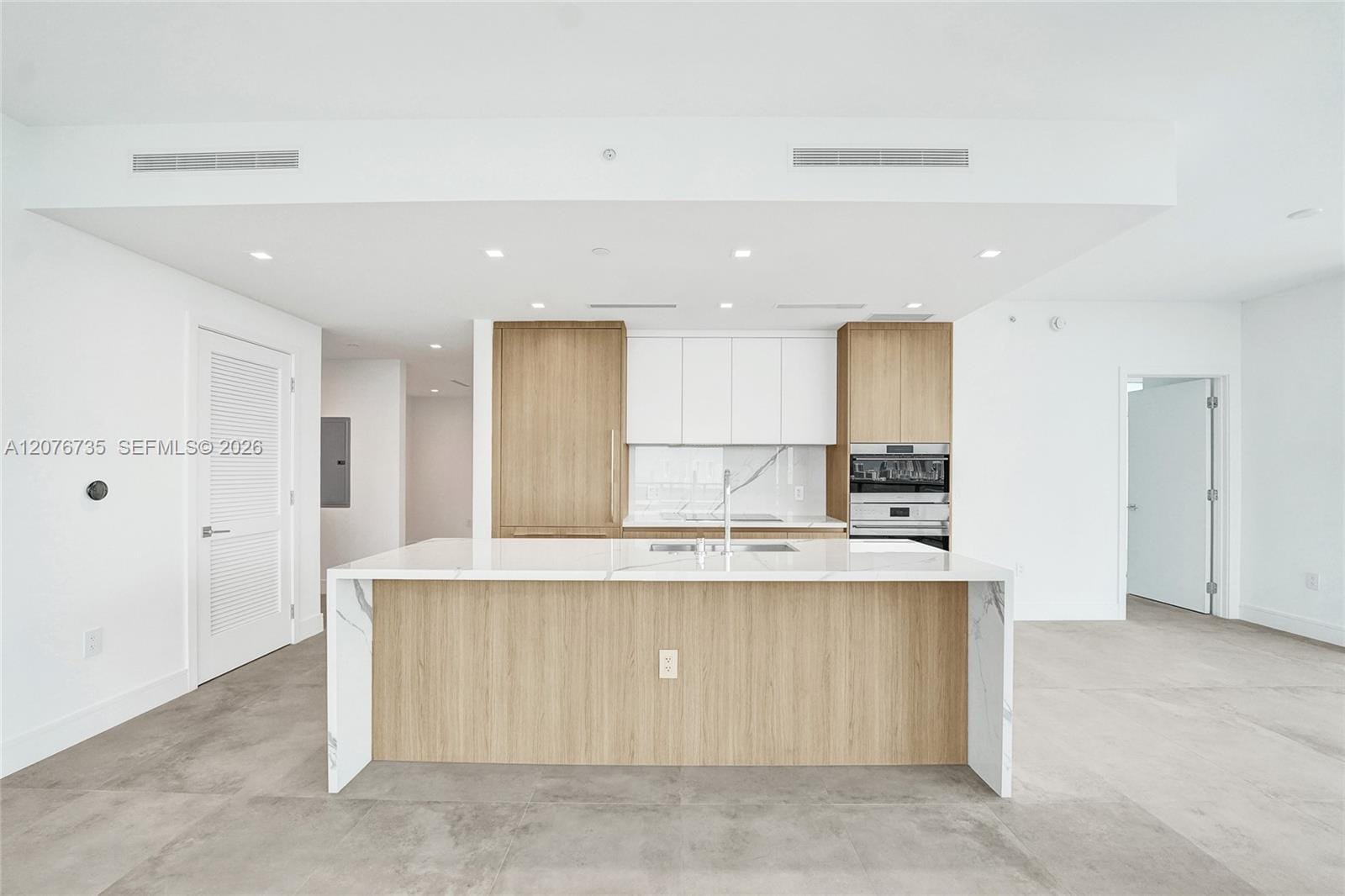 2411 Laguna Circle 2511, North Miami, FL 33181