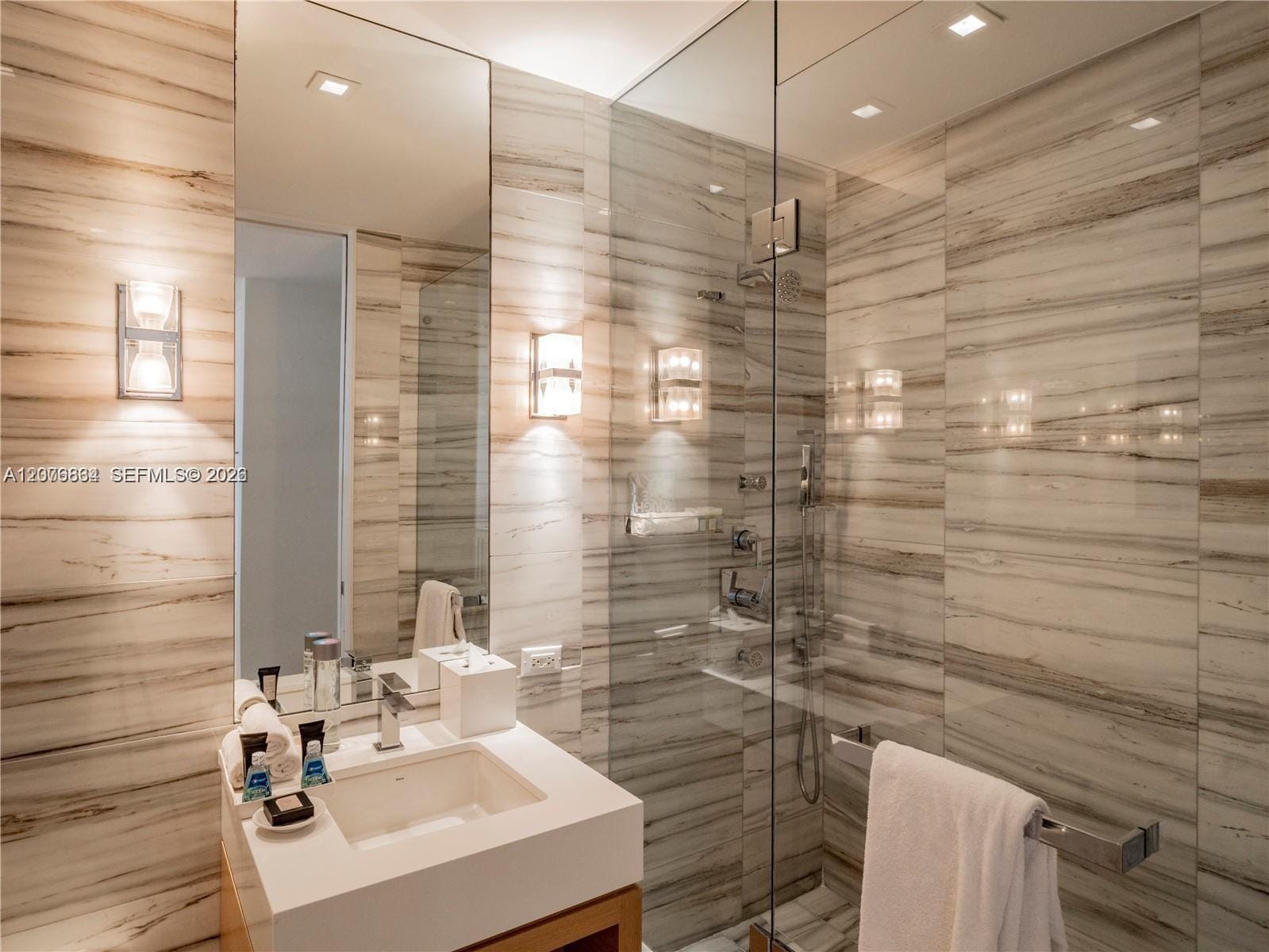 2201 Collins Avenue 428 — photo 11
